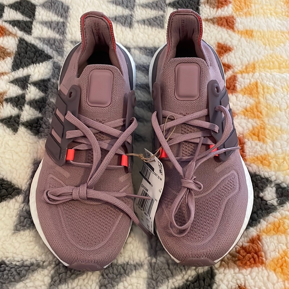*BNWT* Adidas Ultraboost 22 Running Shoe, Women’s 8.5, Magic Mauve/Legacy Purple